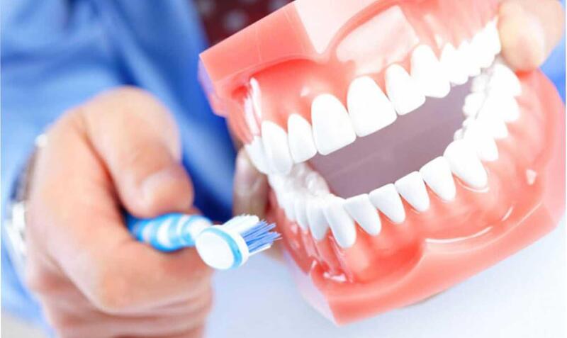 oral hygiene when wearing the denture