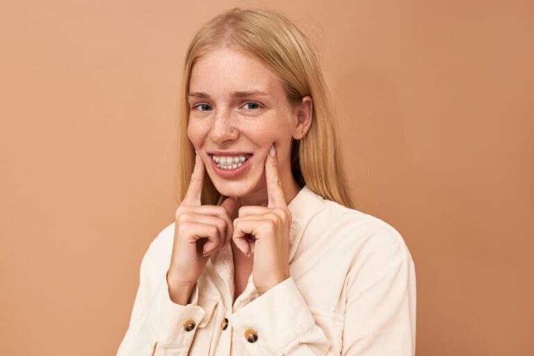 How to get rid of a gap between front teeth preview