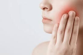 Пік набряку м'яких тканин («ефект хом'ячка») закономірно припадає на третій день після видалення, після чого набряк швидко спадає.